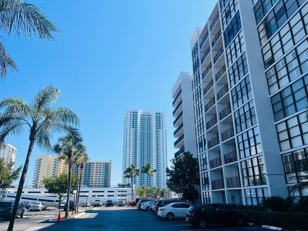 OCEANVIEW PARK CONDO · #605 in Hallandale Beach - Photo 6
