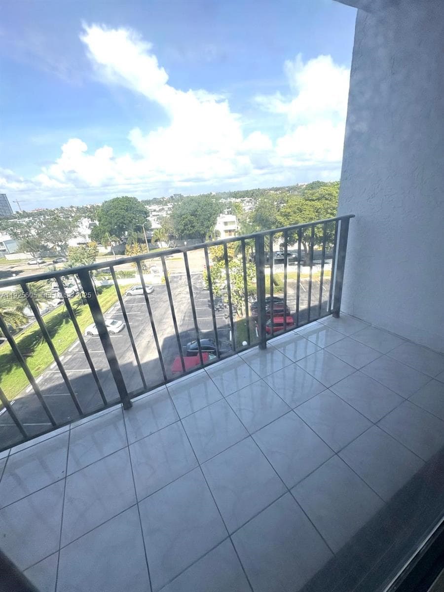 OCEANVIEW PARK CONDO · #605 in Hallandale Beach - Photo 22