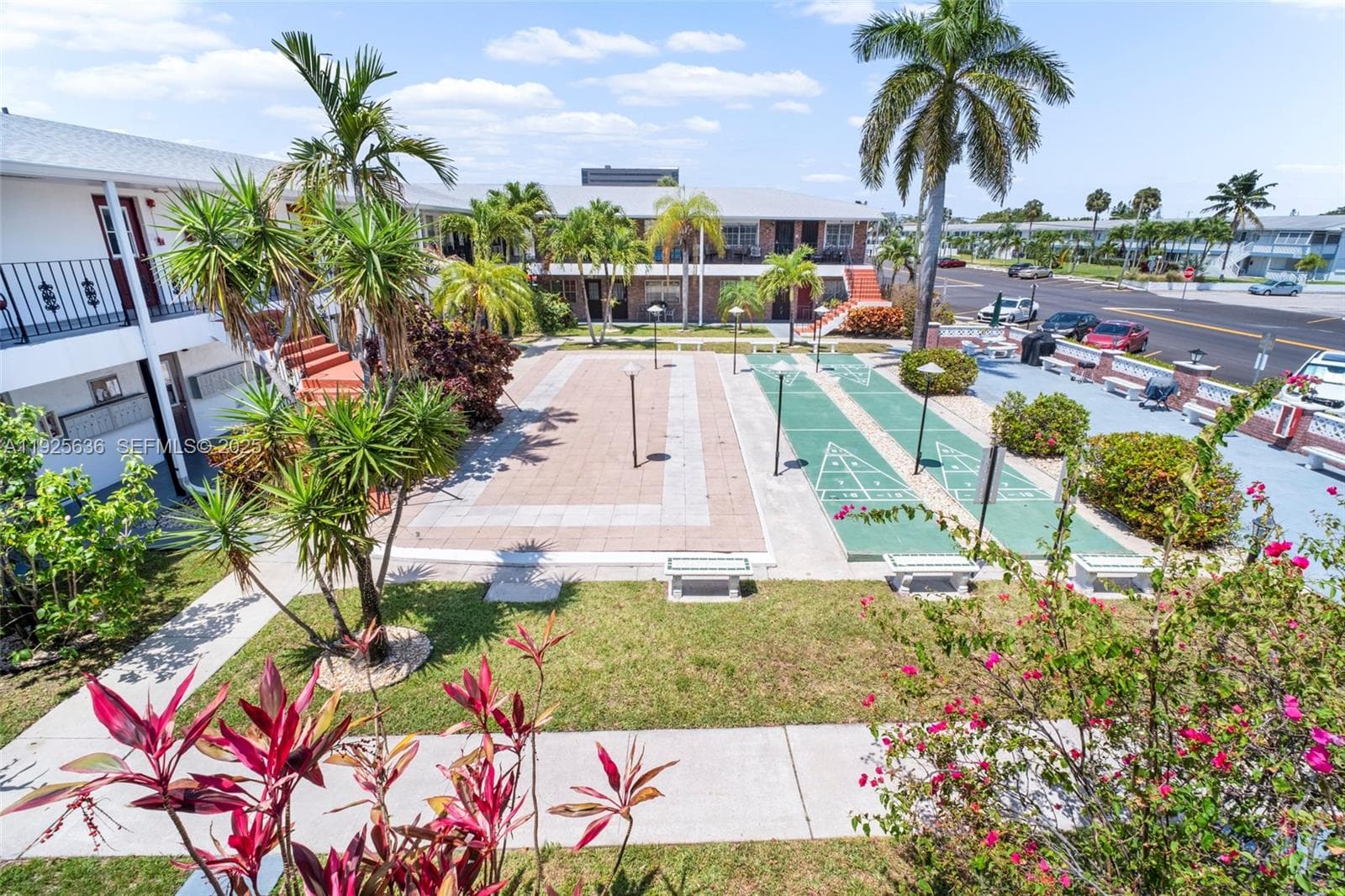 Colonial House · #210 in Hallandale Beach - Photo 13