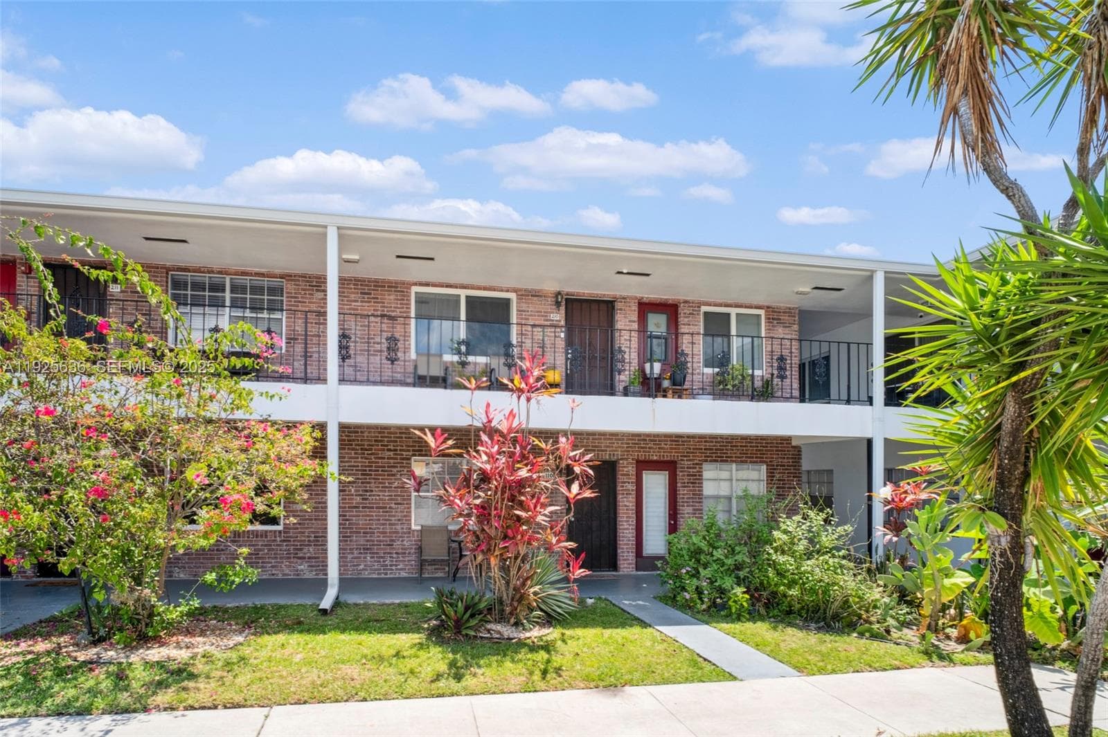 Colonial House · #210 in Hallandale Beach - Photo 17