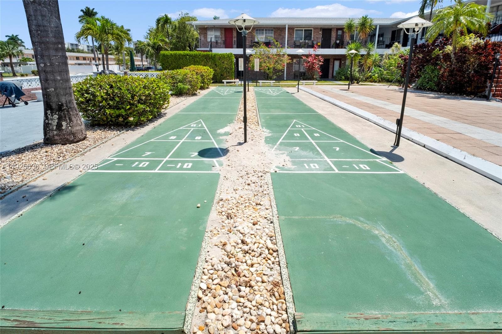 Colonial House · #210 in Hallandale Beach - Photo 16