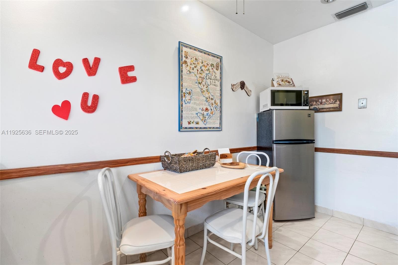 Colonial House · #210 in Hallandale Beach - Photo 7