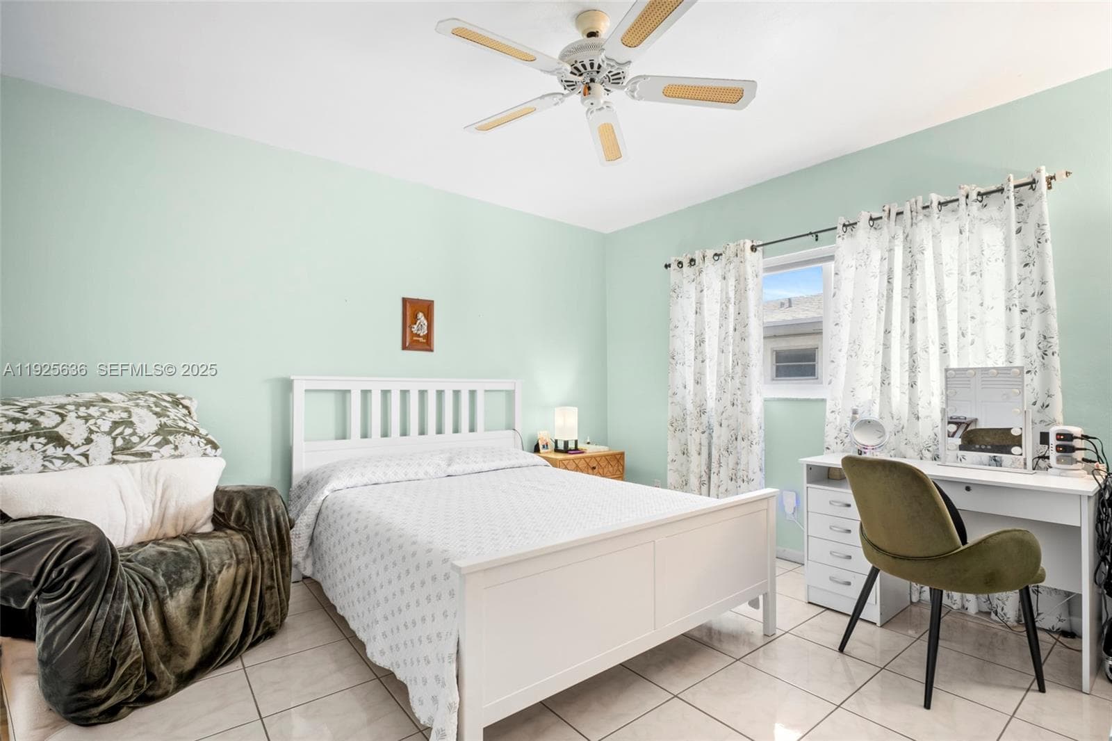 Colonial House · #210 in Hallandale Beach - Photo 9