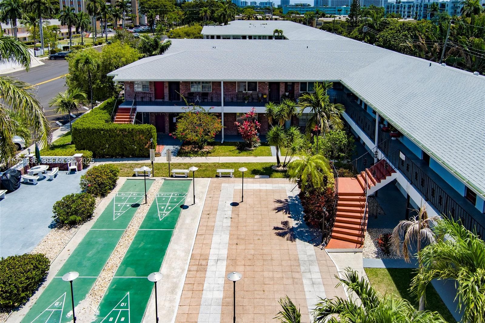 Colonial House · #210 in Hallandale Beach - Photo 24
