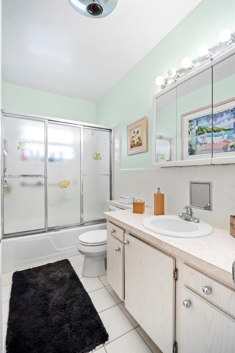 Colonial House · #210 in Hallandale Beach - Photo 10