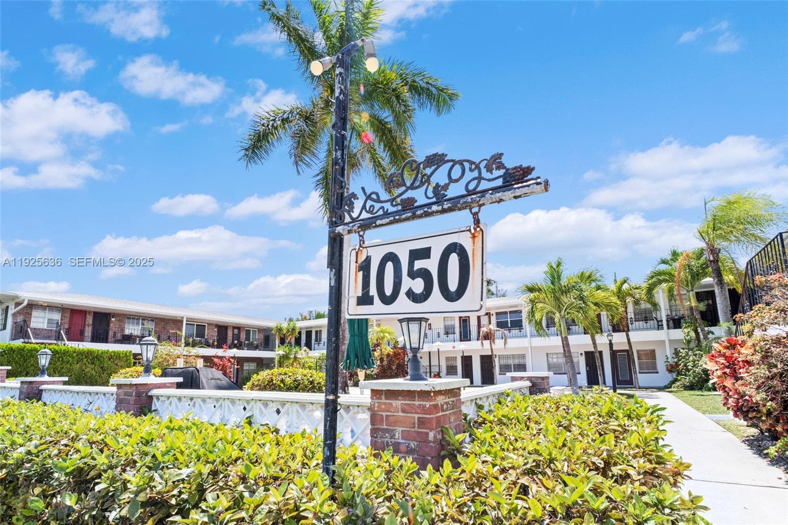 Colonial House · #210 in Hallandale Beach - Photo 15