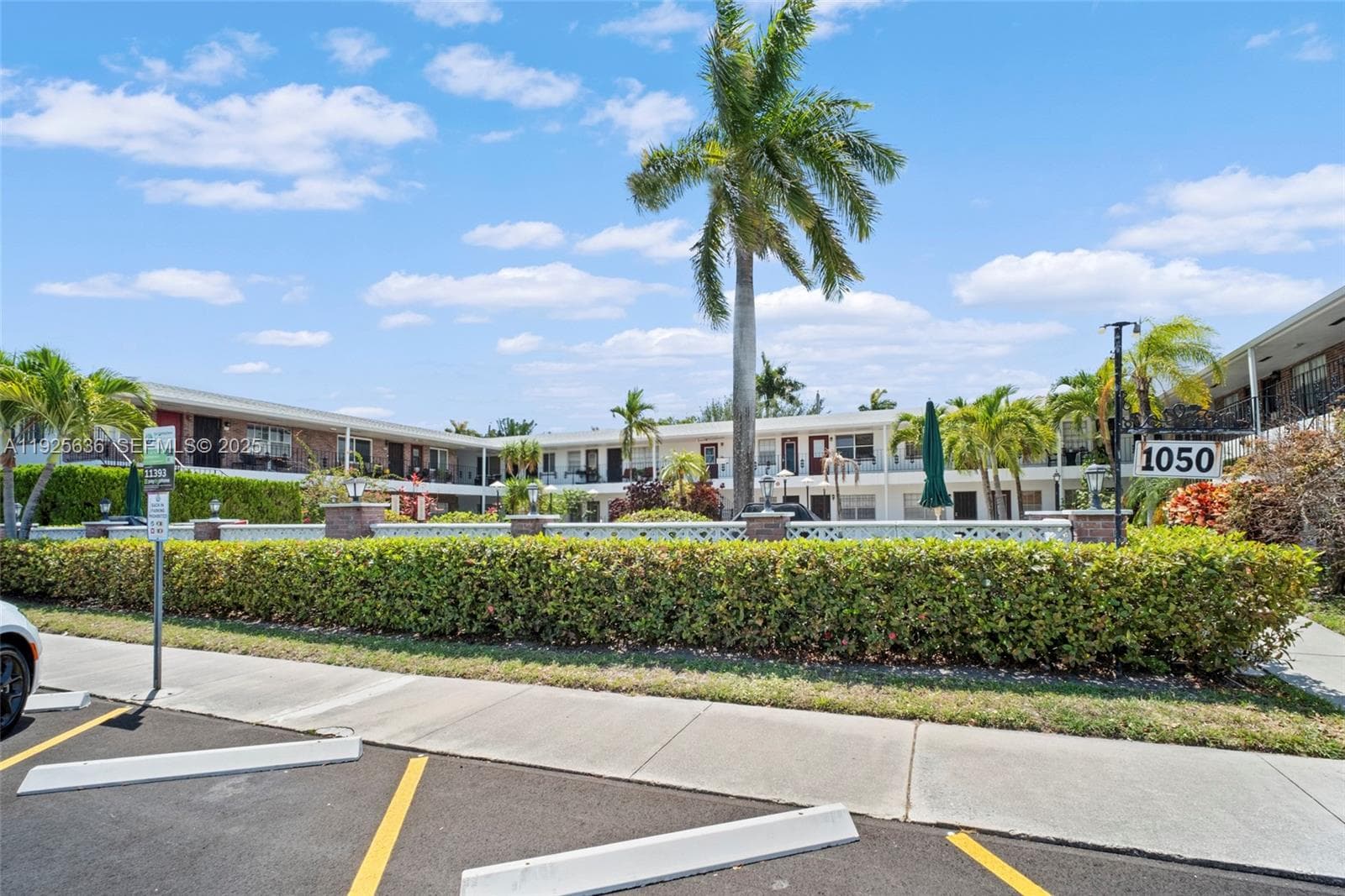 Colonial House · #210 in Hallandale Beach - Photo 19