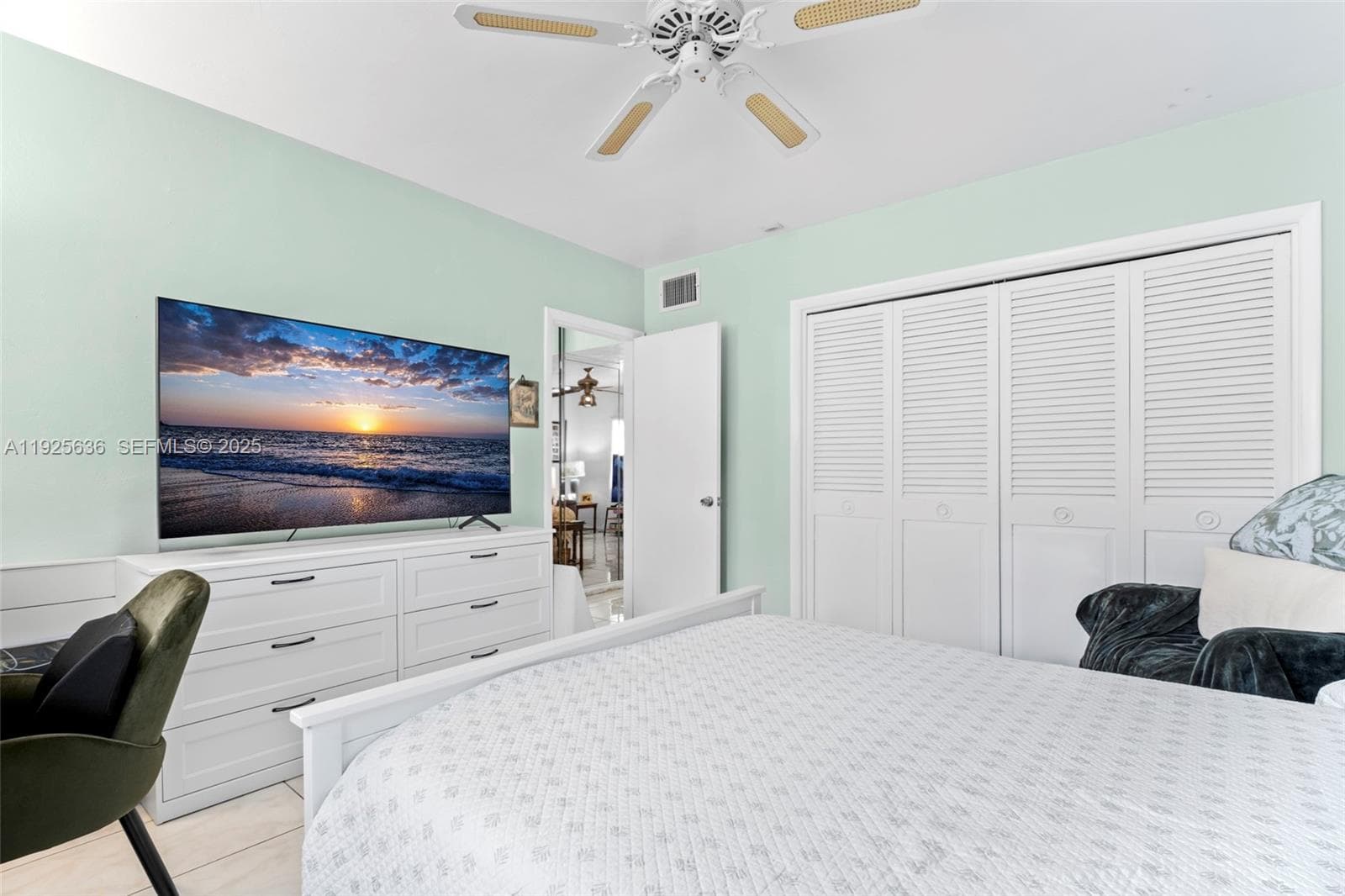 Colonial House · #210 in Hallandale Beach - Photo 8