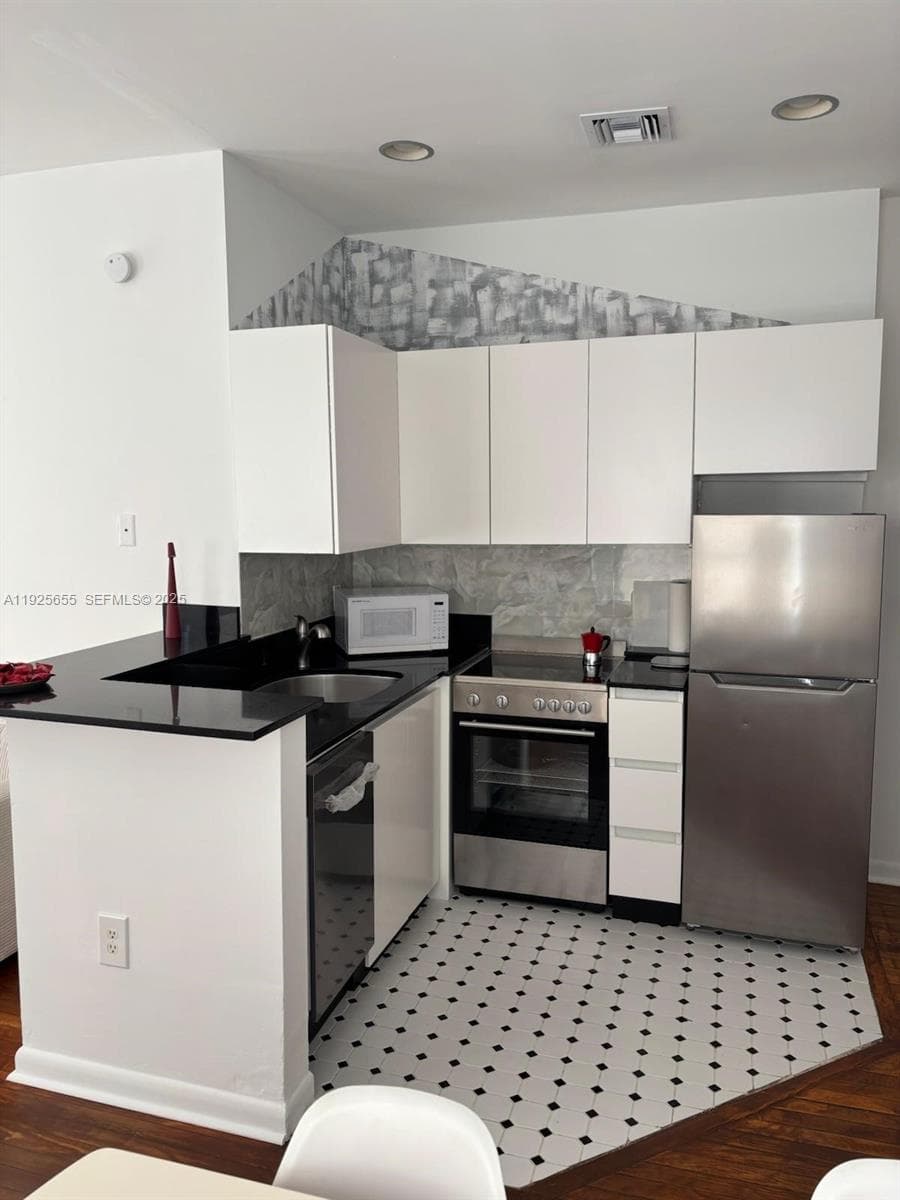 DORANN CONDO · #307 in Miami Beach - Photo 5