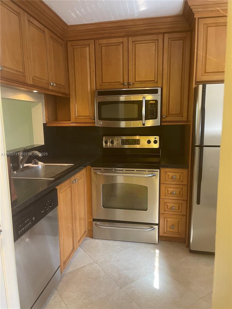 BISC LAKE GARDENS NO 2 BL · #L225 in Aventura - Photo 3