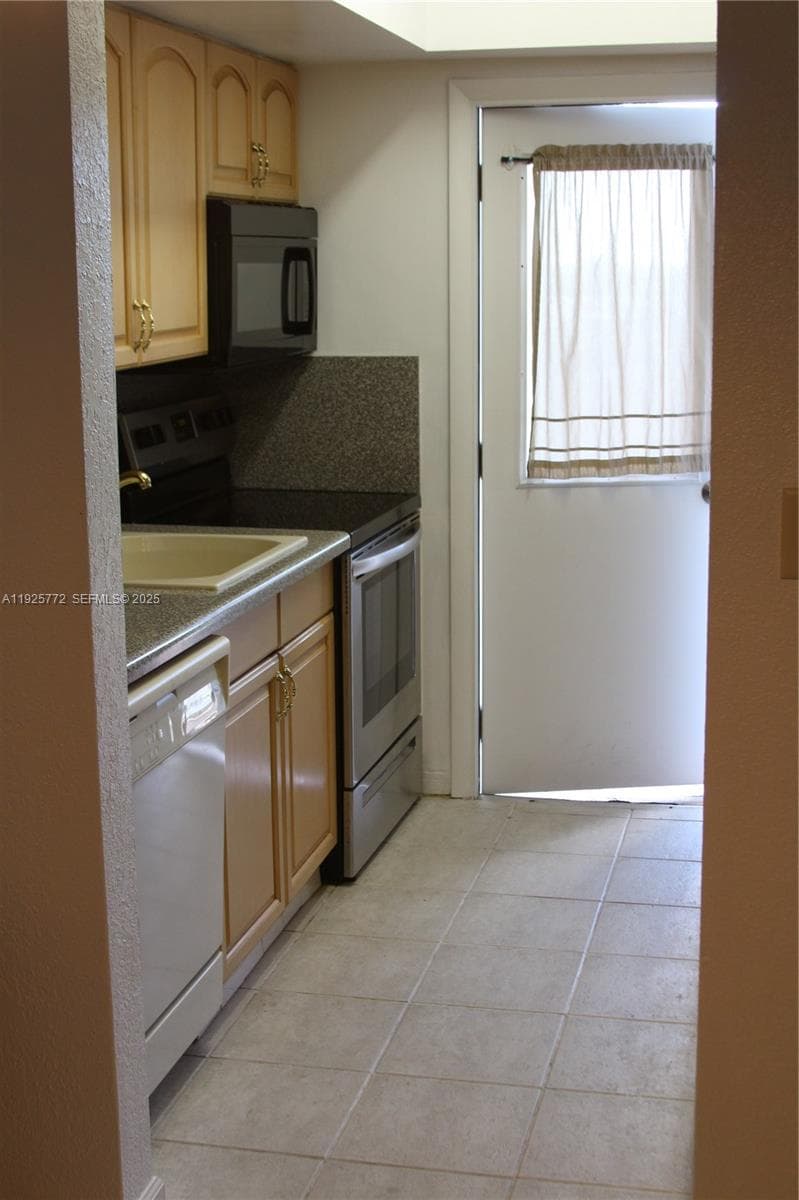 CROSSWINDS APTS INC CO-OP · #111 in Pompano Beach - Photo 5