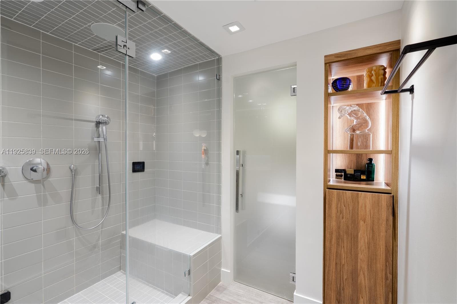 Main Bathroom 1