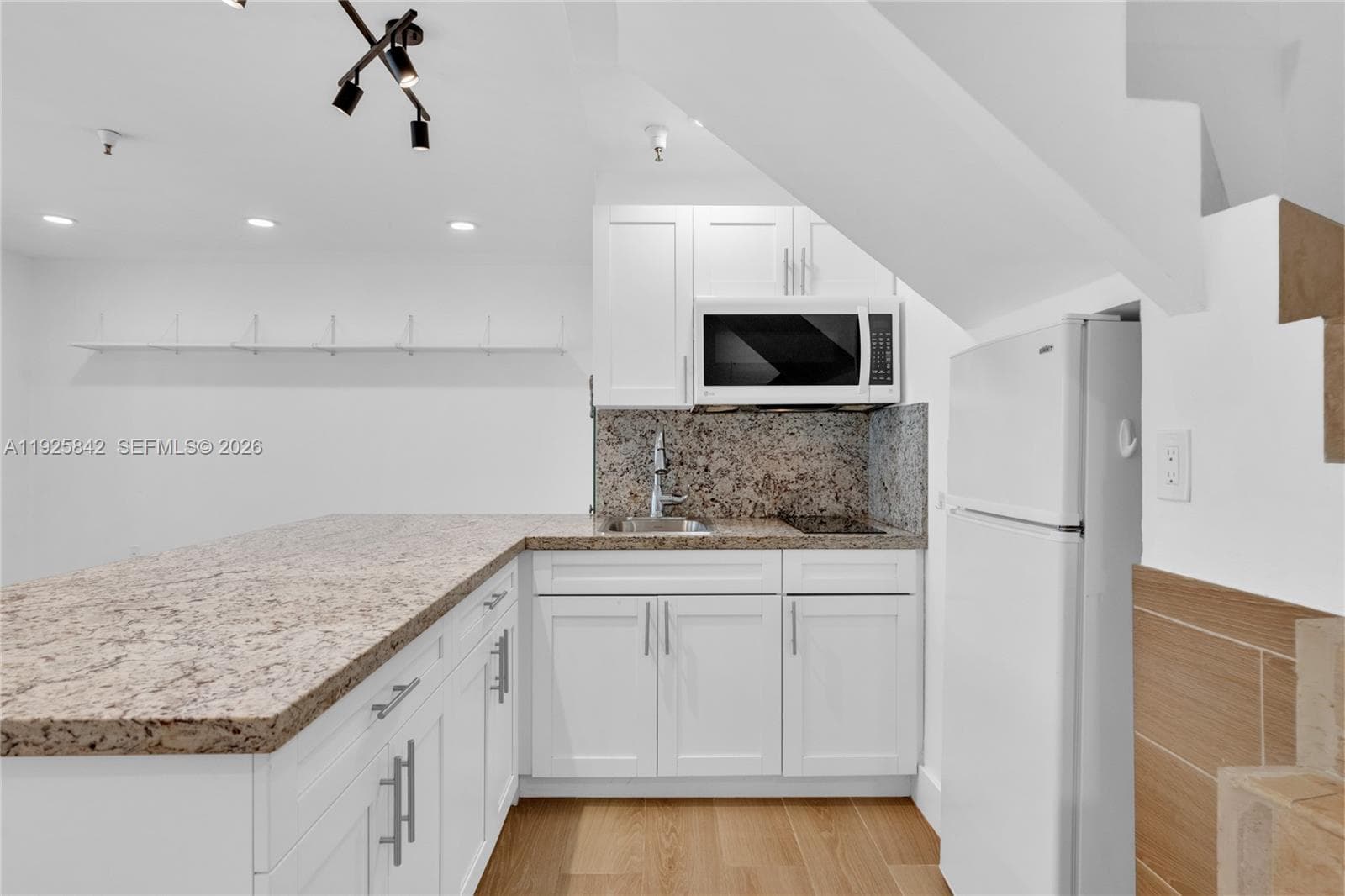 BRISTOL CONDO · #207 in Miami Beach - Photo 4