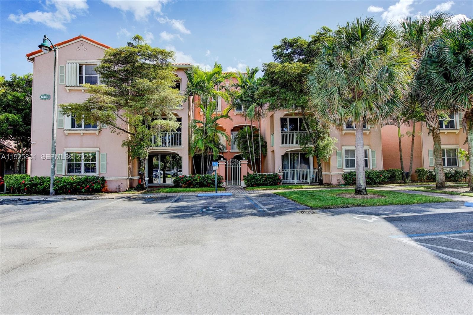 THE COURTS AT DORAL ISLES · #335 in Doral - Photo 2
