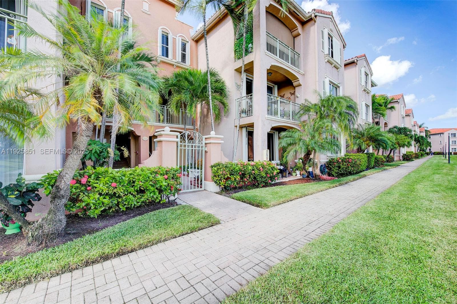 THE COURTS AT DORAL ISLES · #335 in Doral - Photo 3