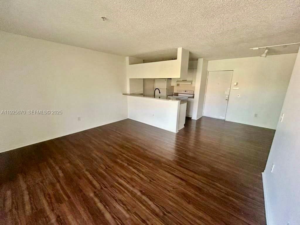 PINEHURST CLUB CONDO · #6-305 in Hollywood - Photo 2