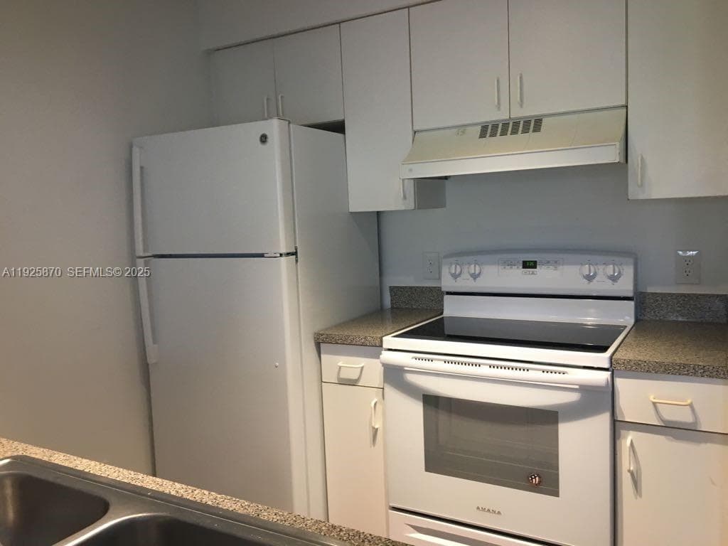 PINEHURST CLUB CONDO · #6-305 in Hollywood - Photo 6