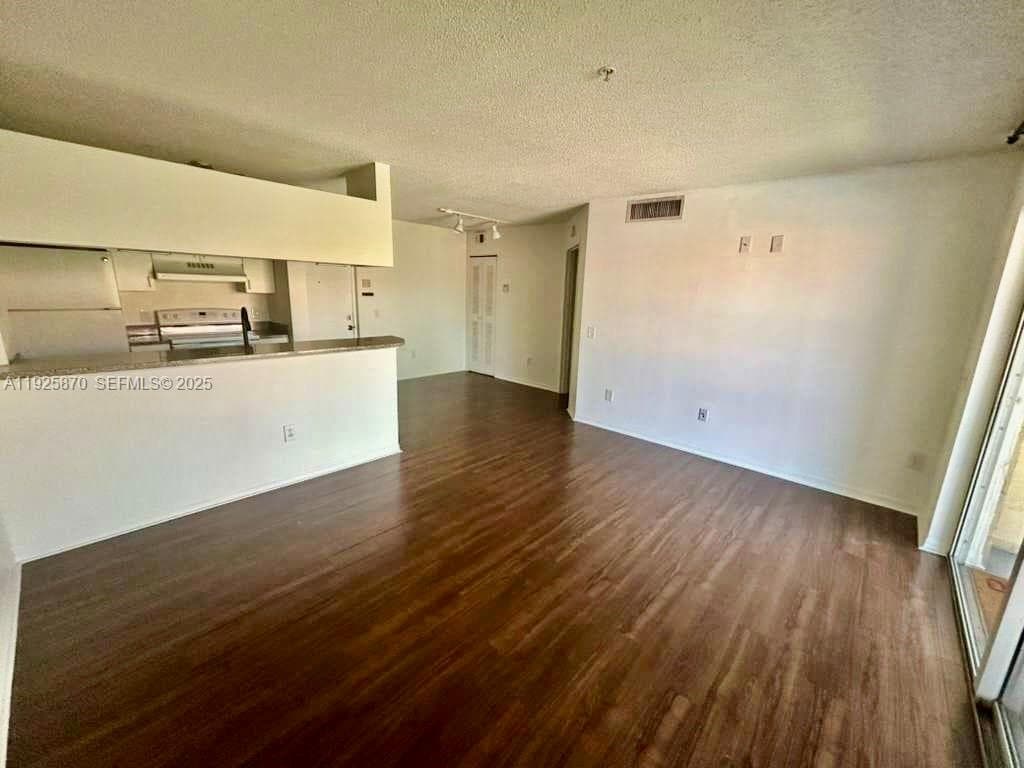 PINEHURST CLUB CONDO · #6-305 in Hollywood - Photo 3