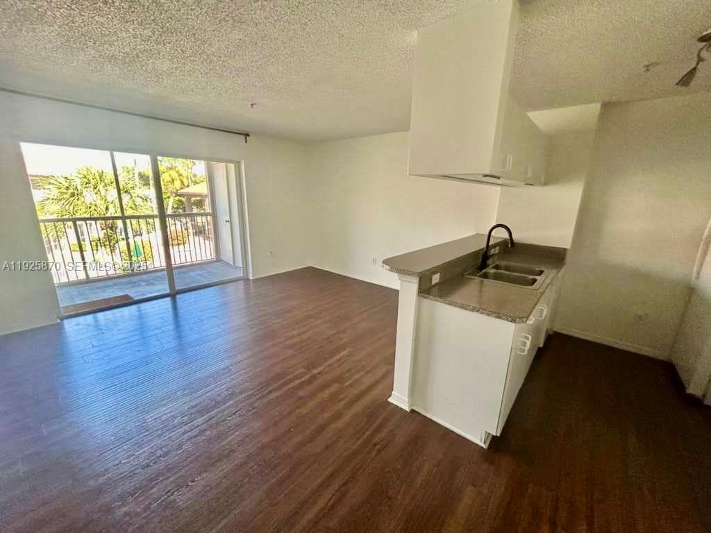 PINEHURST CLUB CONDO · #6-305 in Hollywood - Photo 1