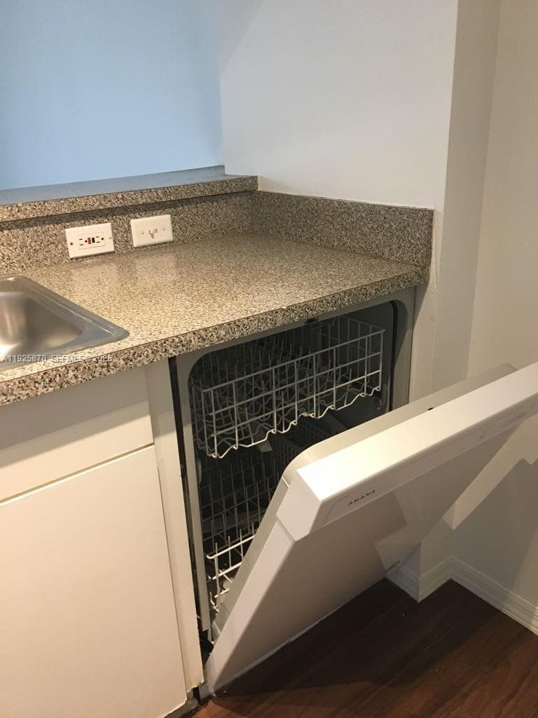 PINEHURST CLUB CONDO · #6-305 in Hollywood - Photo 8