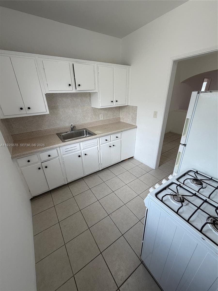 945 Bay Dr · #7 in Miami Beach - Photo 11