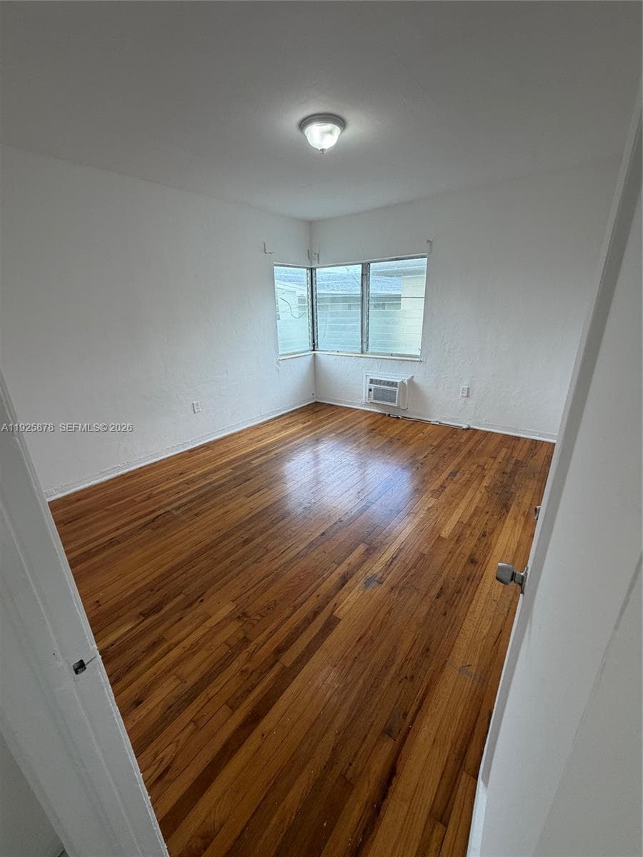 945 Bay Dr · #7 in Miami Beach - Photo 4