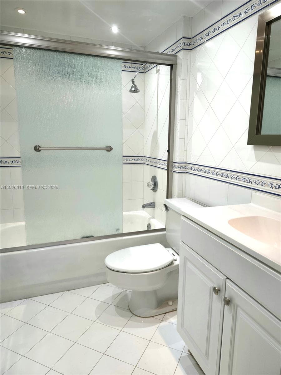 WEST BAY GARDENS CONDO · #312 in Miami Beach - Photo 16