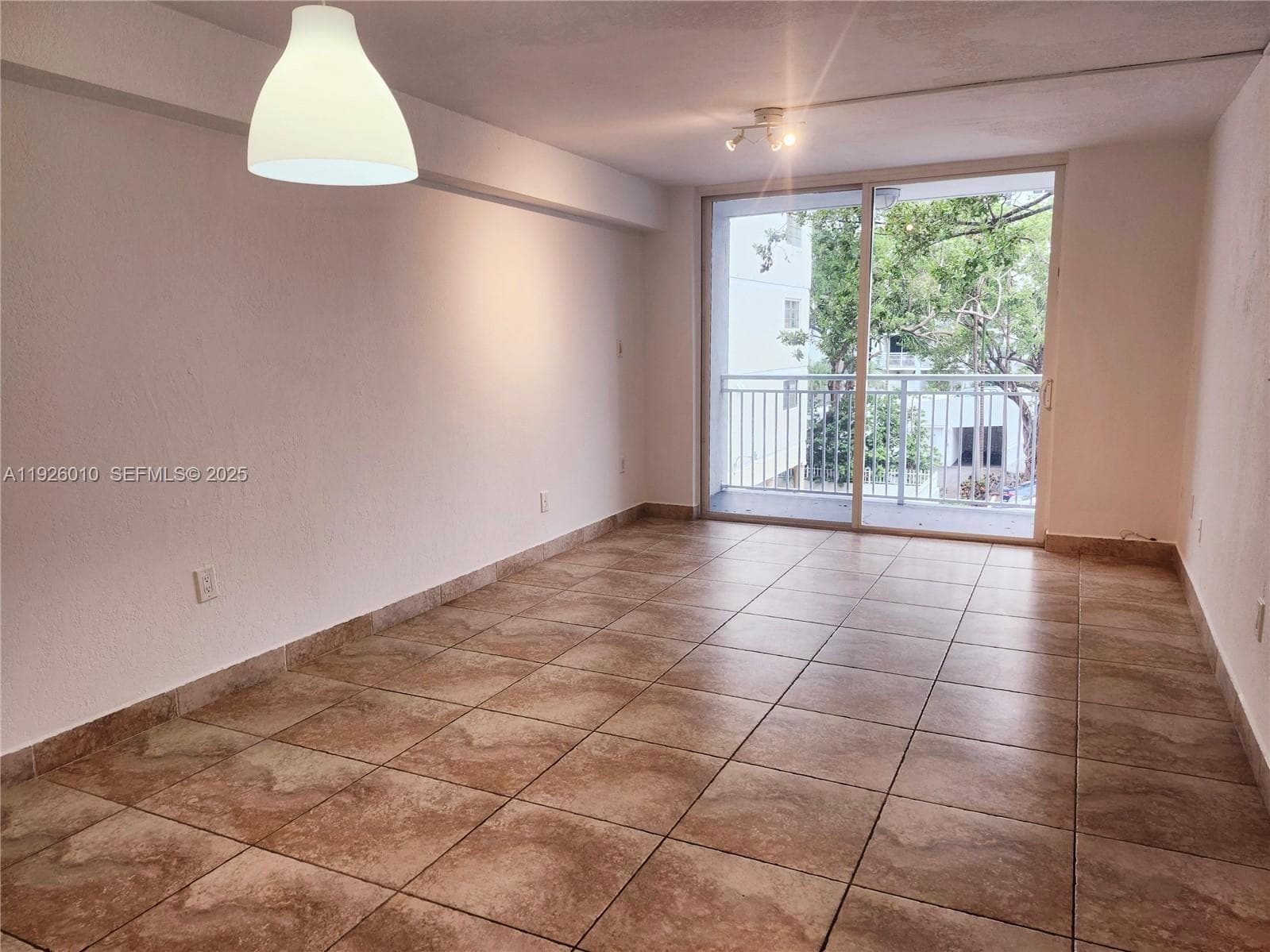 WEST BAY GARDENS CONDO · #312 in Miami Beach - Photo 10