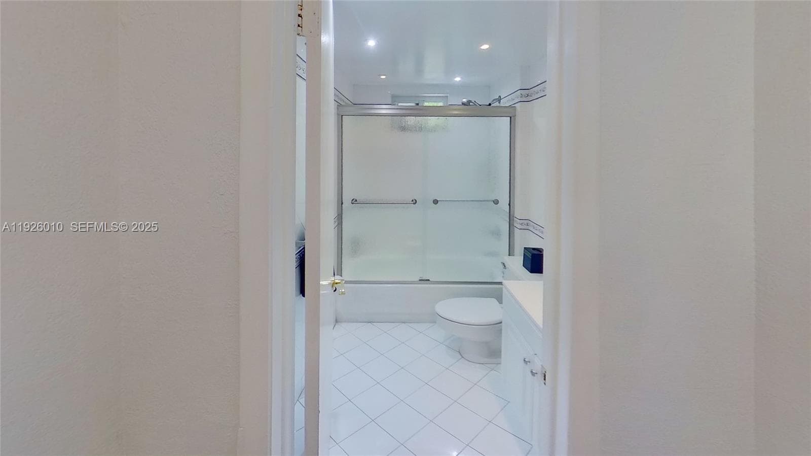WEST BAY GARDENS CONDO · #312 in Miami Beach - Photo 4