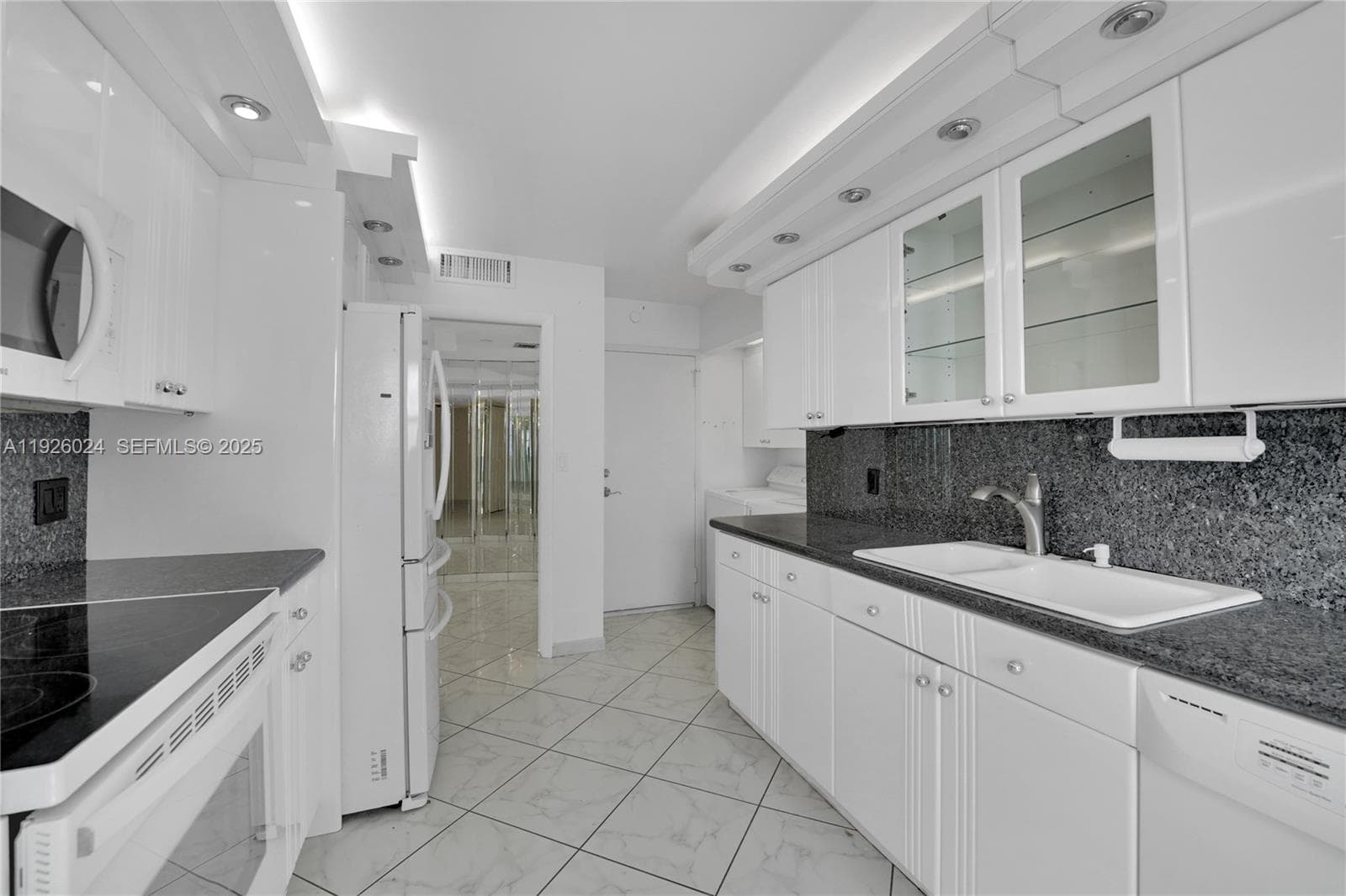 The Malaga · #16B in Hallandale Beach - Photo 9