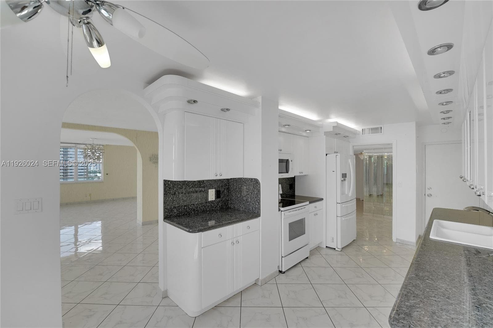 The Malaga · #16B in Hallandale Beach - Photo 10