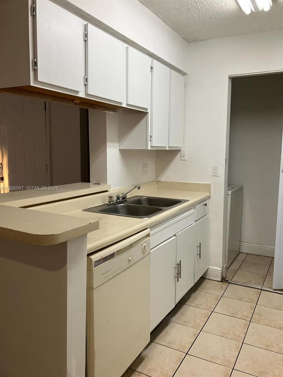 ROYAL POINCIANA CONDO · #806 in Pompano Beach - Photo 4