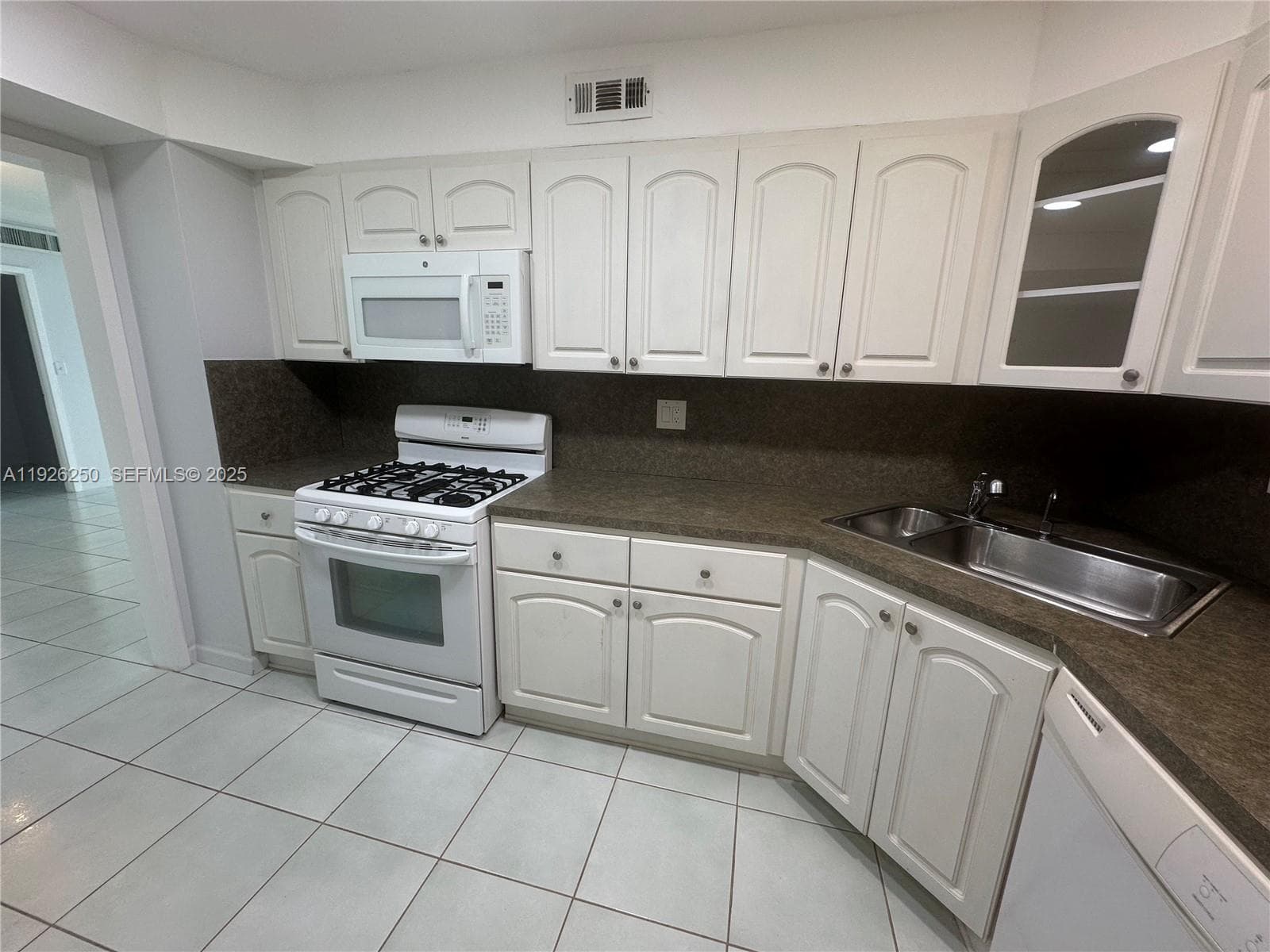 PARKER PLAZA CONDO ESTATE · #1705 in Hallandale Beach - Photo 12