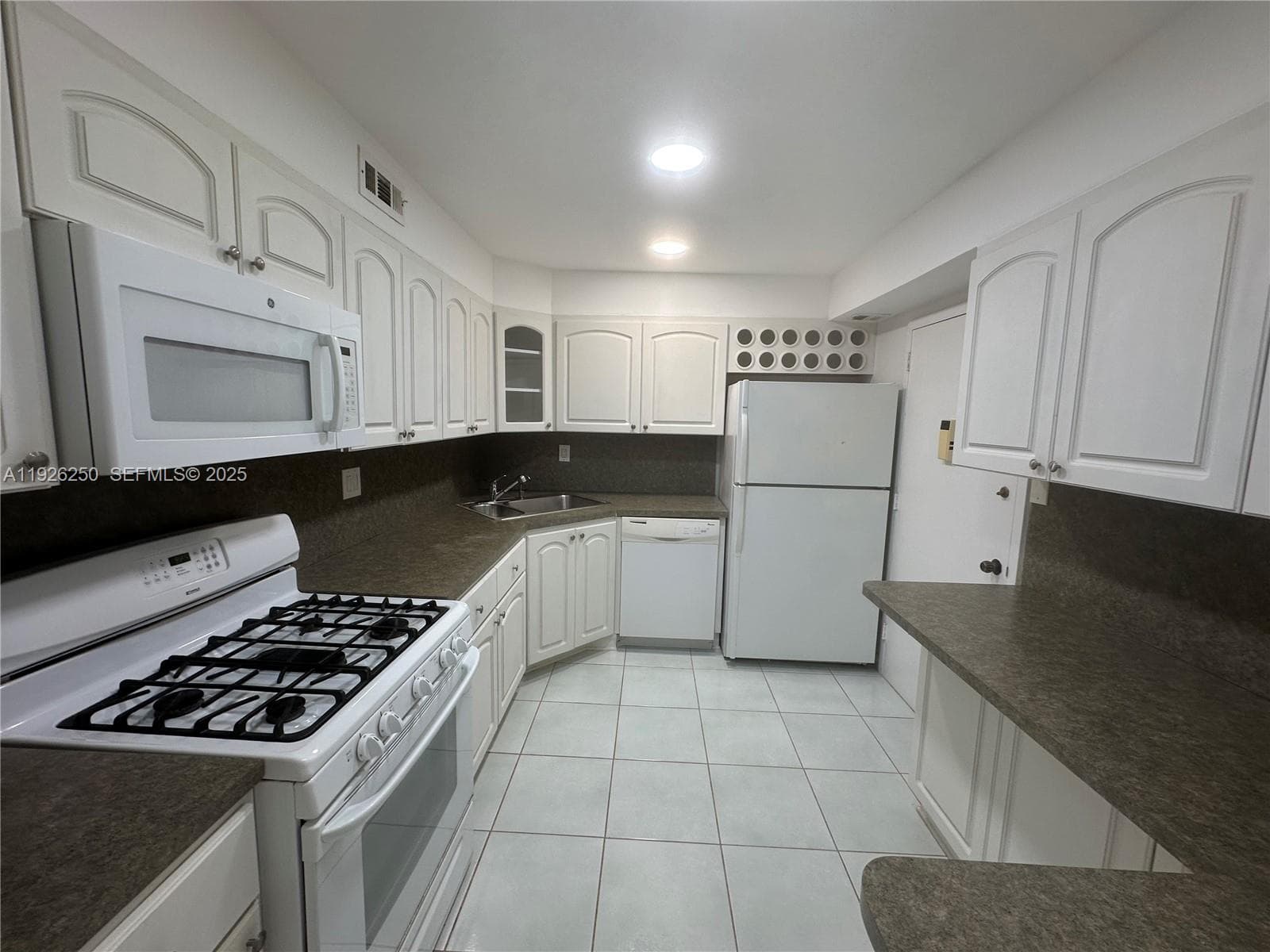 PARKER PLAZA CONDO ESTATE · #1705 in Hallandale Beach - Photo 11