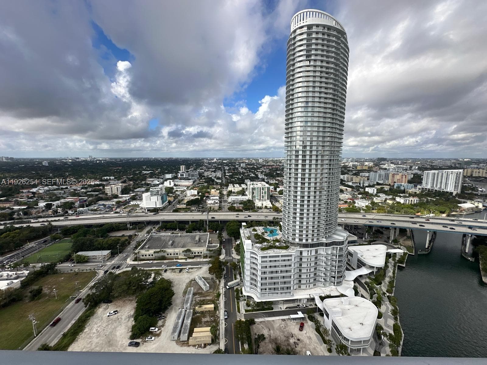 Latitude on the River · #3400 in Miami - Photo 9