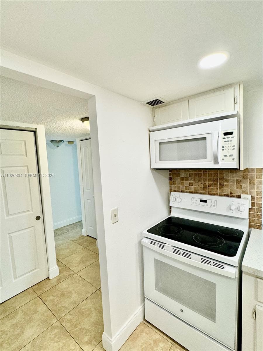 DESOTO PARK CONDO · #417 in Hallandale Beach - Photo 7