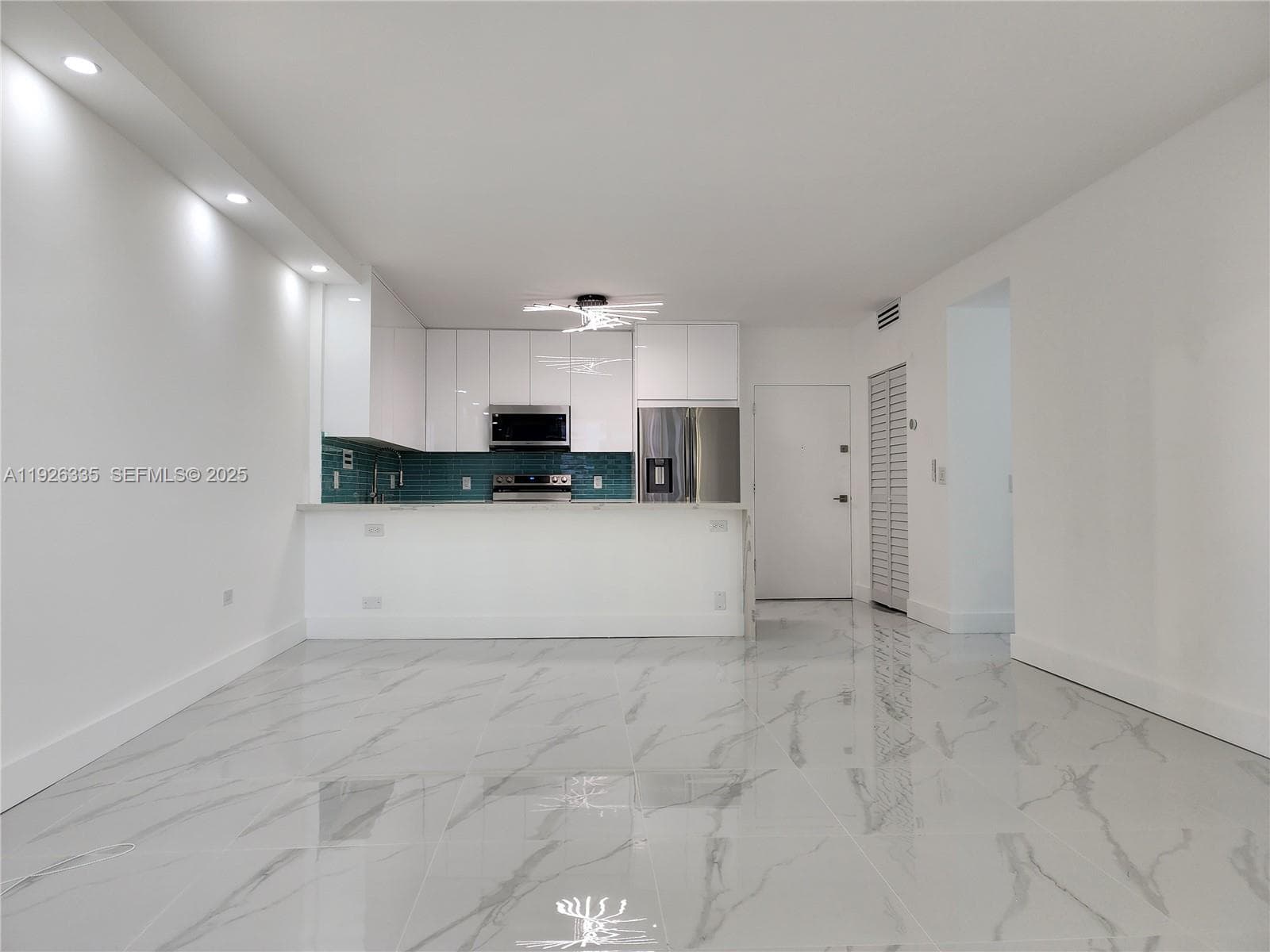 OPEN FLOOR PLAN