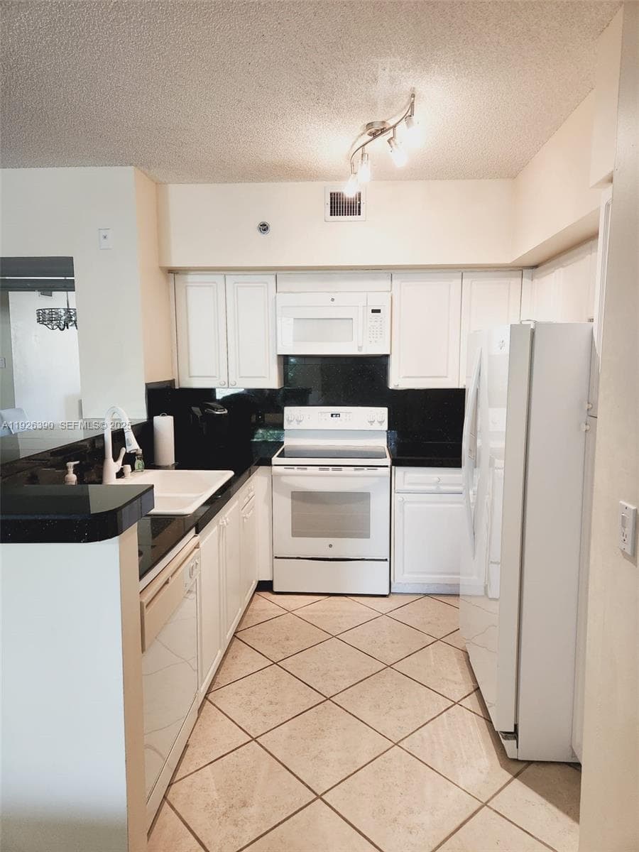 THE YACHT CLUB AT AVENTUR · #6107 in Aventura - Photo 11