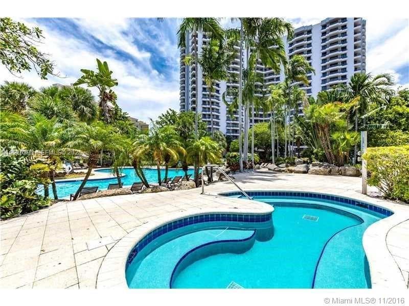 PARC CENTRAL AVENTURA SOU · #505 in Aventura - Photo 3