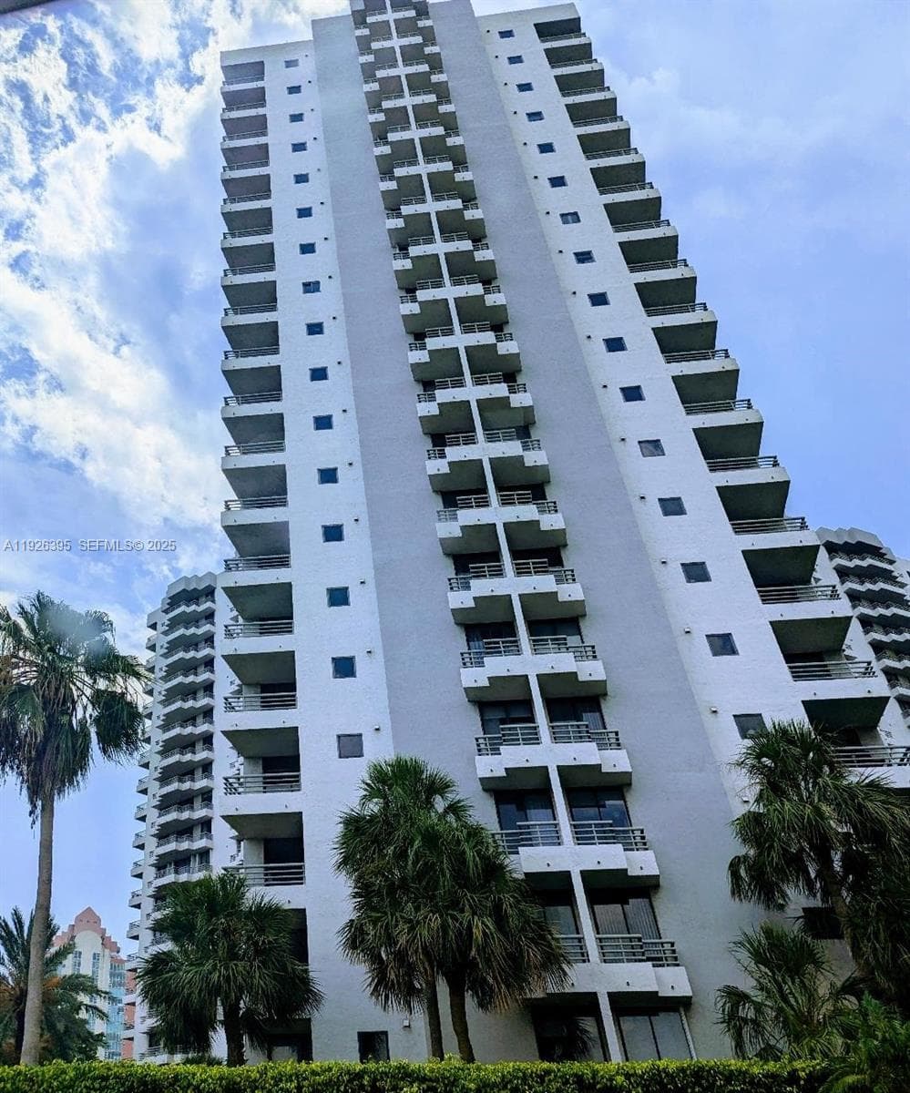 PARC CENTRAL AVENTURA SOU · #505 in Aventura - Photo 19