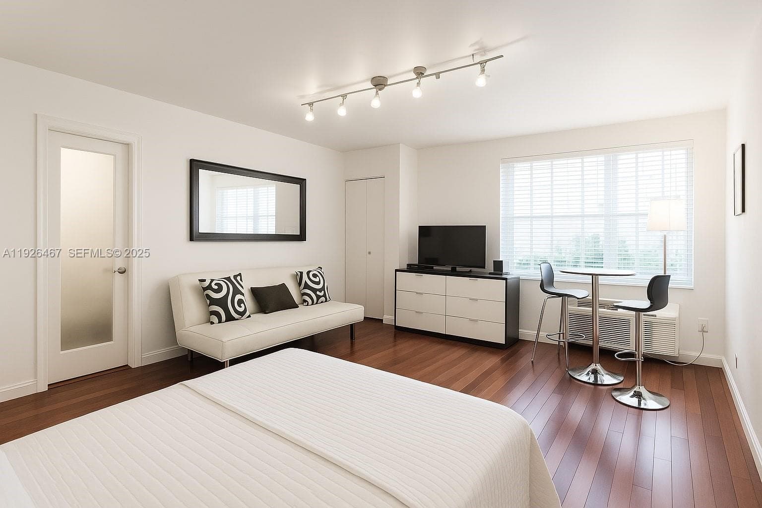 SOUTH BEACH HUDSON CONDO · #106 in Miami Beach - Photo 3