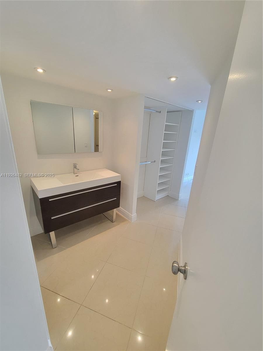 BRAVURA I CONDO · #811 in Aventura - Photo 6