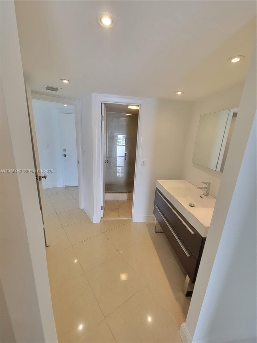 BRAVURA I CONDO · #811 in Aventura - Photo 4
