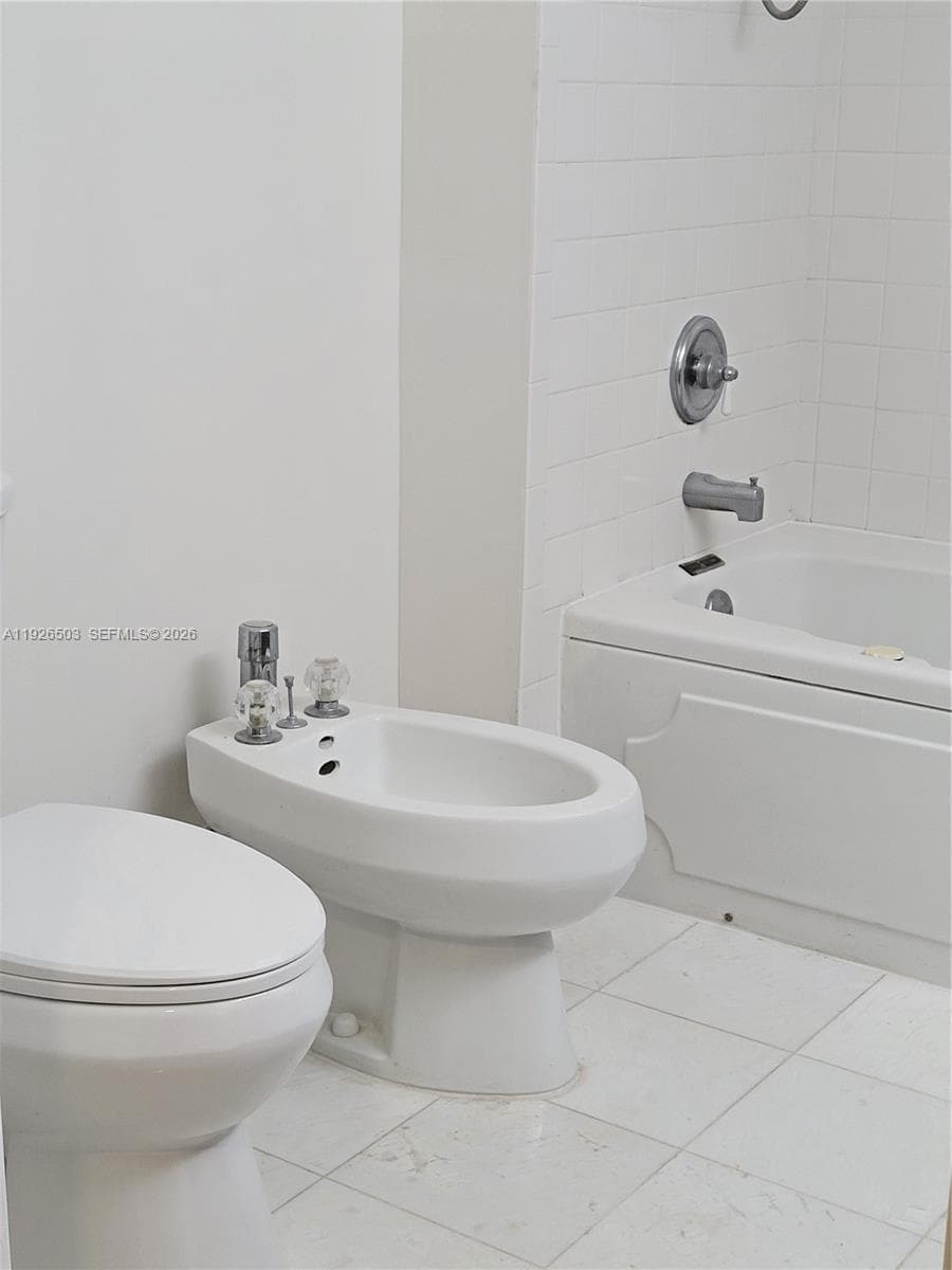 Florida Towers Condo · #1802 in Miami Beach - Photo 16