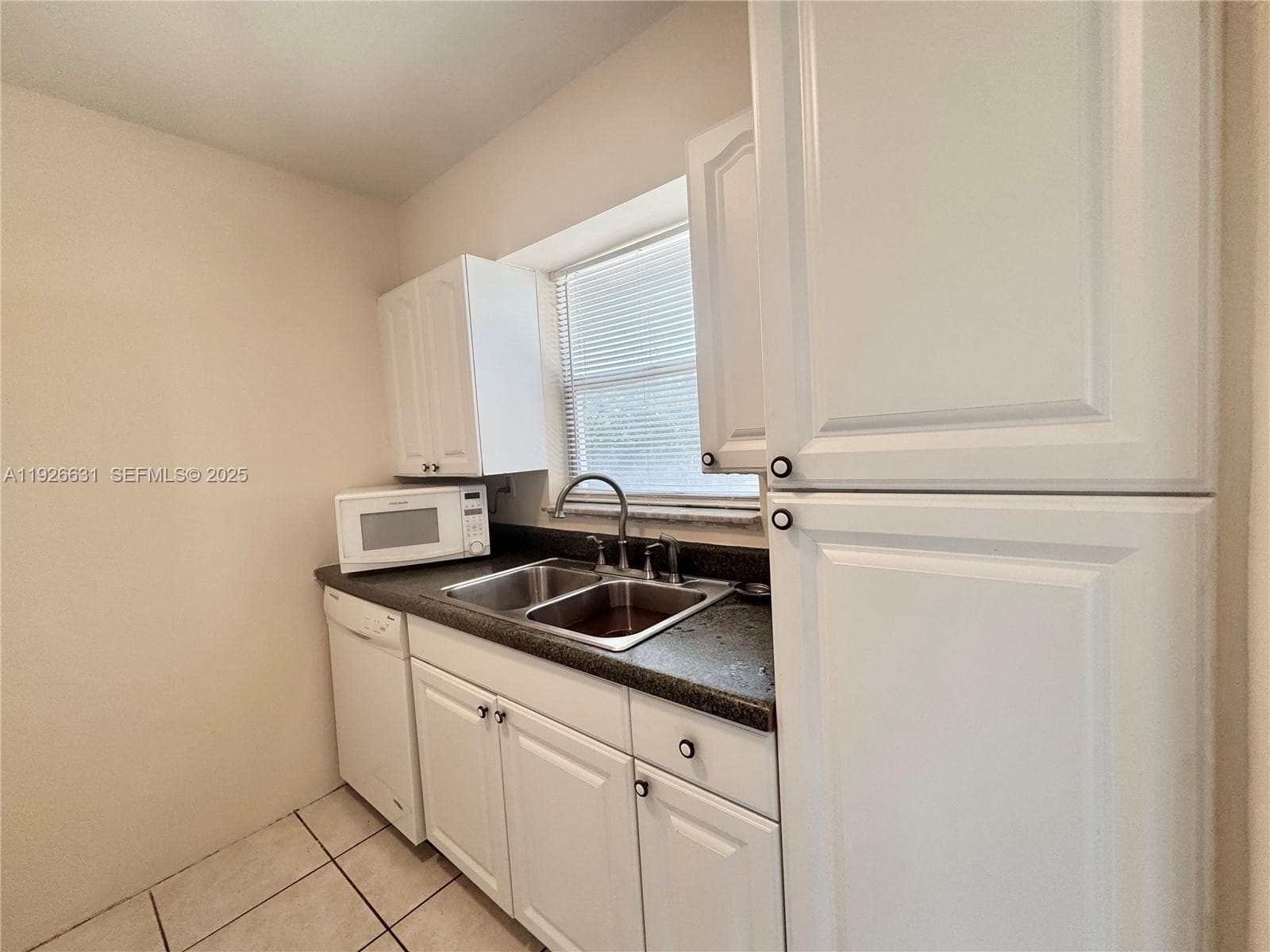 PINE TOWER CONDO · #201 in North Miami Beach - Photo 13