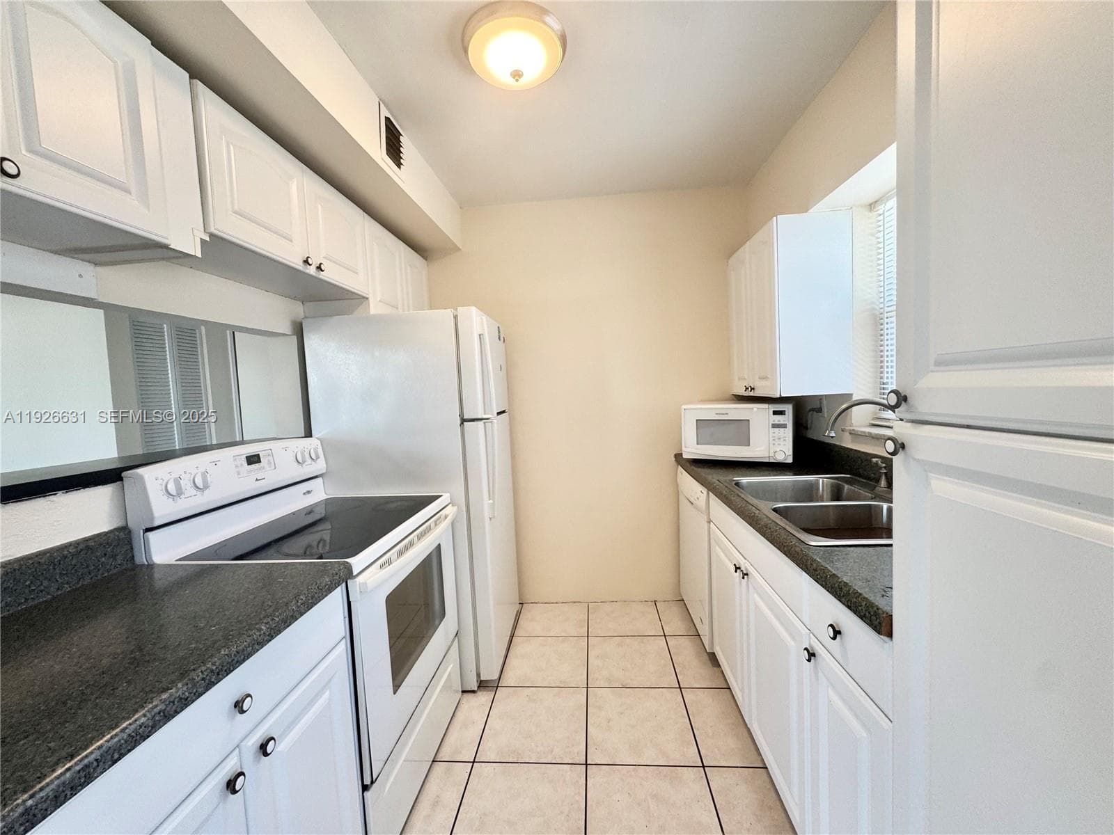 PINE TOWER CONDO · #201 in North Miami Beach - Photo 11