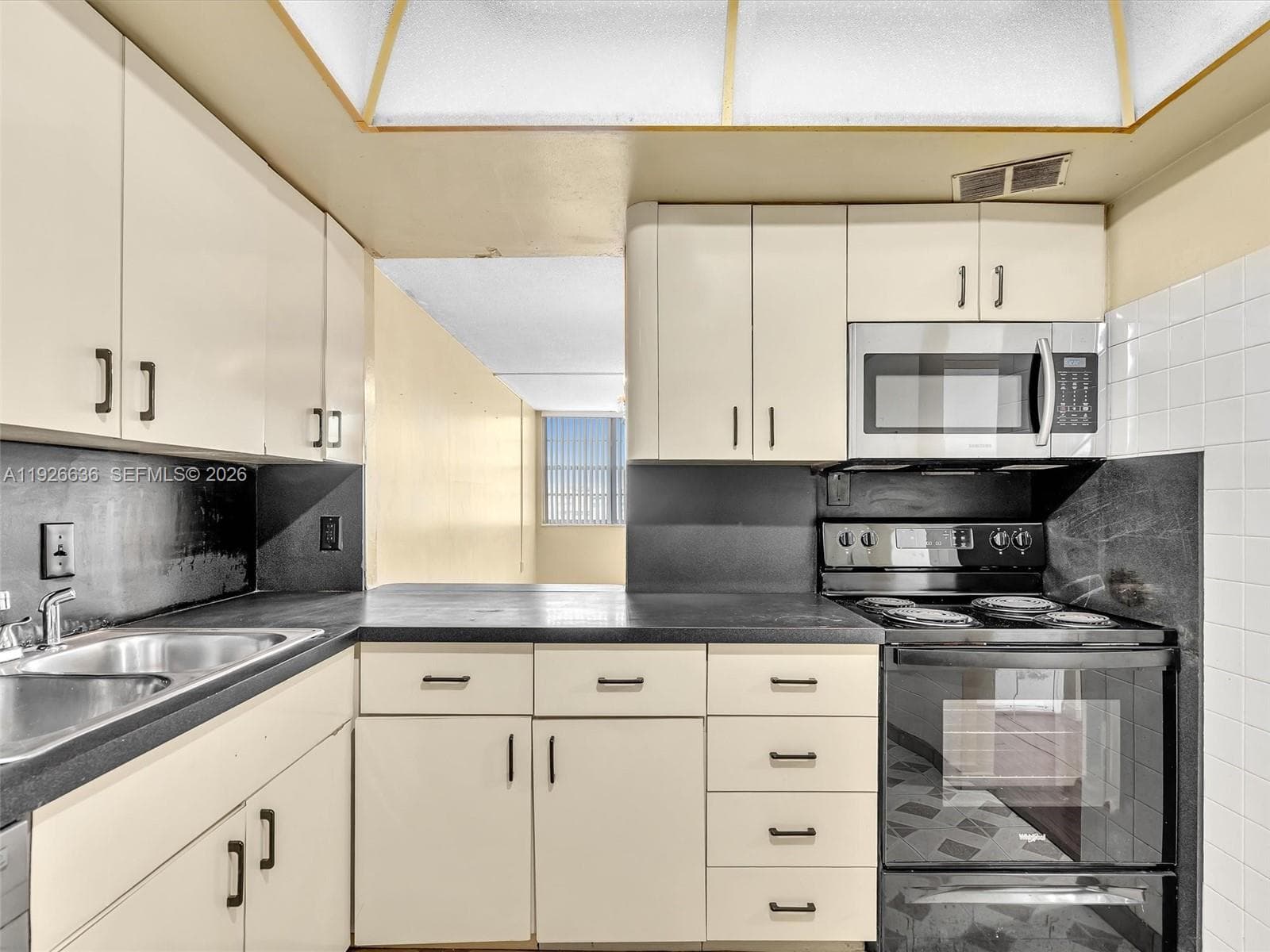 BUCKLEY TOWERS · #813W in Miami - Photo 17