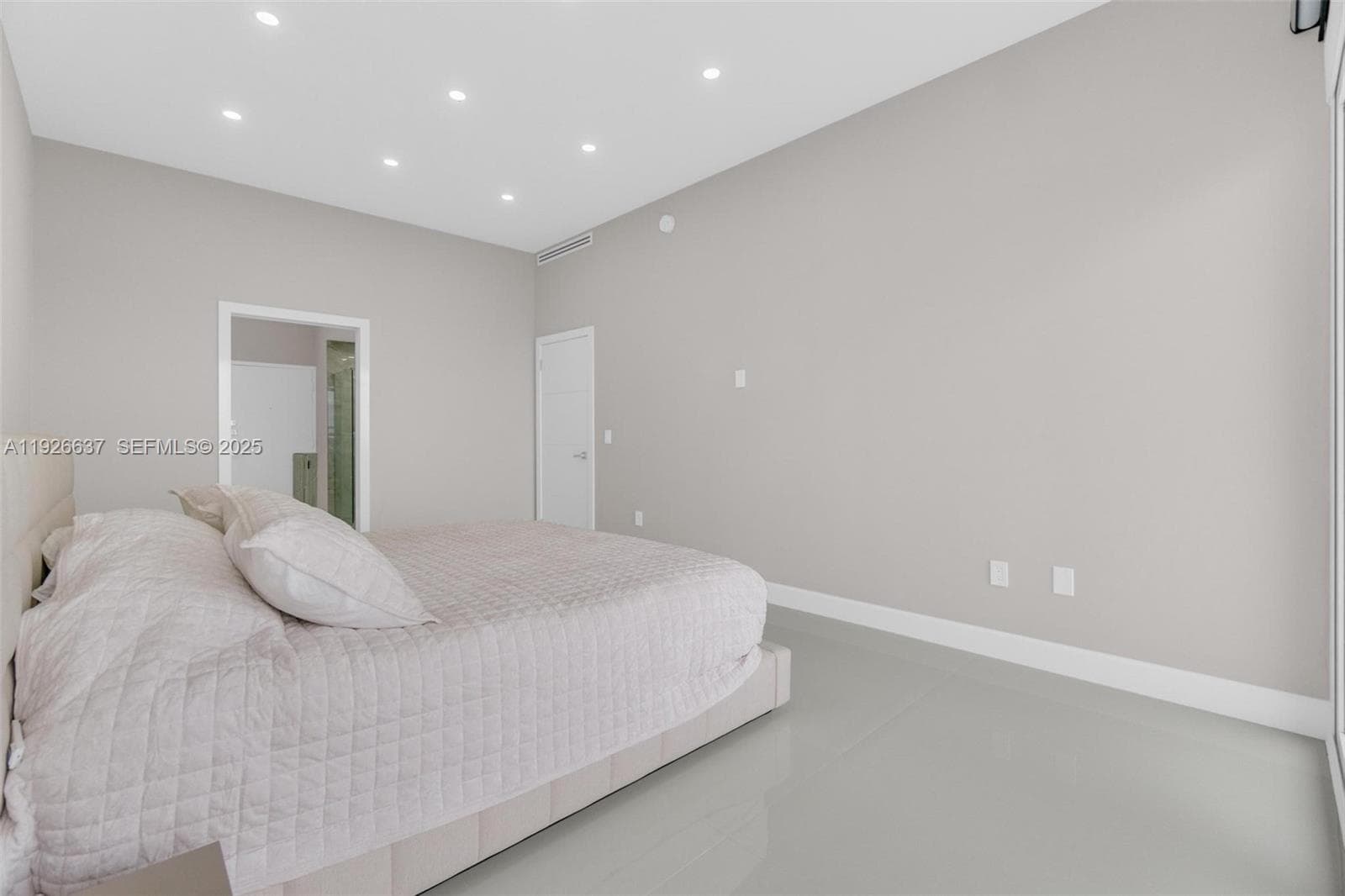 DEL PRADO MARINA · #PH04 in Aventura - Photo 12