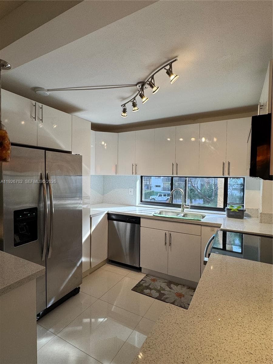 PLAZA OF AMERICAS CONDO P · #226 in Sunny Isles Beach - Photo 2