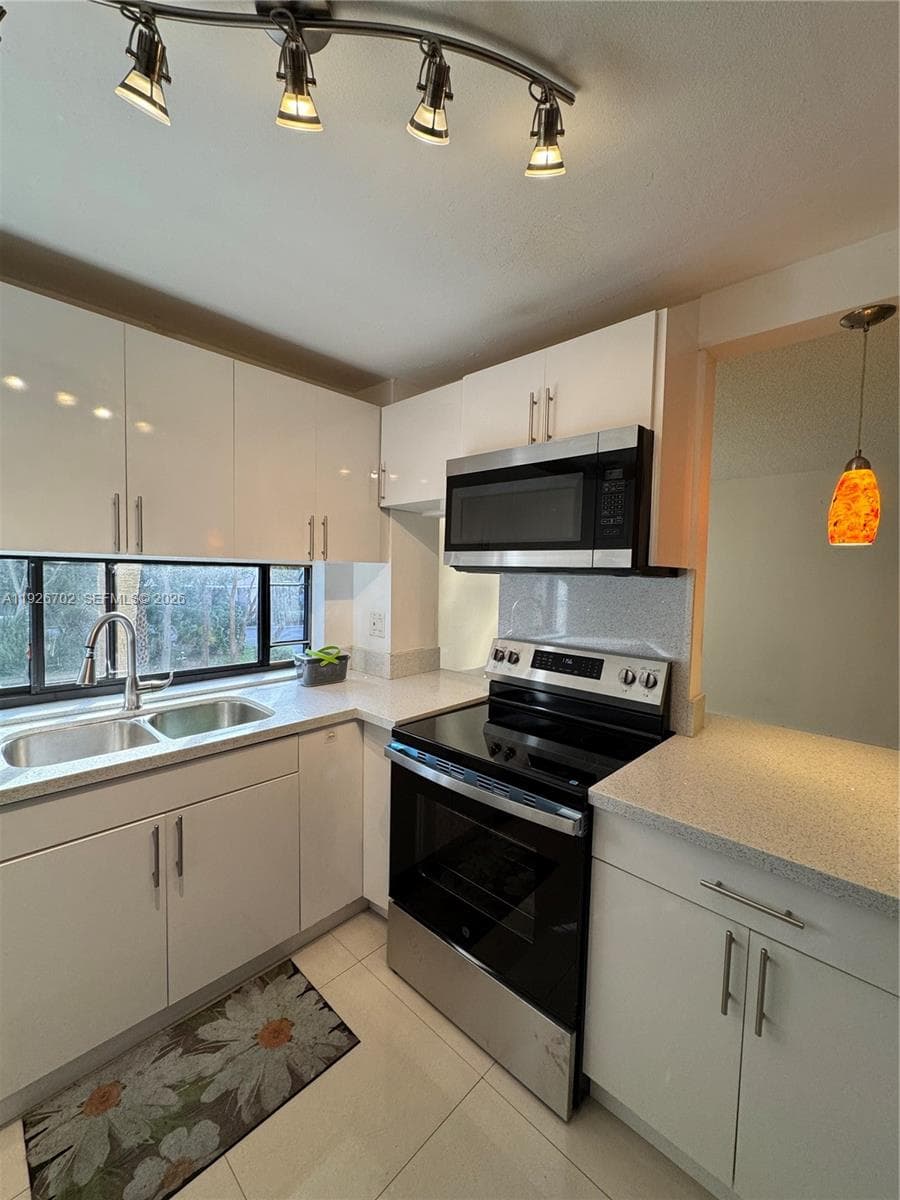 PLAZA OF AMERICAS CONDO P · #226 in Sunny Isles Beach - Photo 17